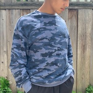 Men’s blue camo crewneck sweater.